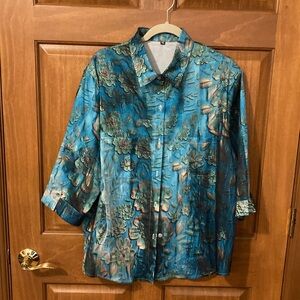 Womens Blue Floral Button-Front Blouse
